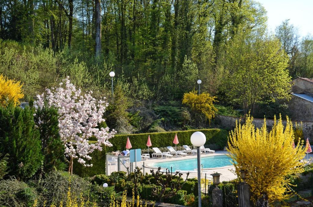 Hôtel et Studios d'Orfeuil Bourbonne-les-Bains Zimmer foto